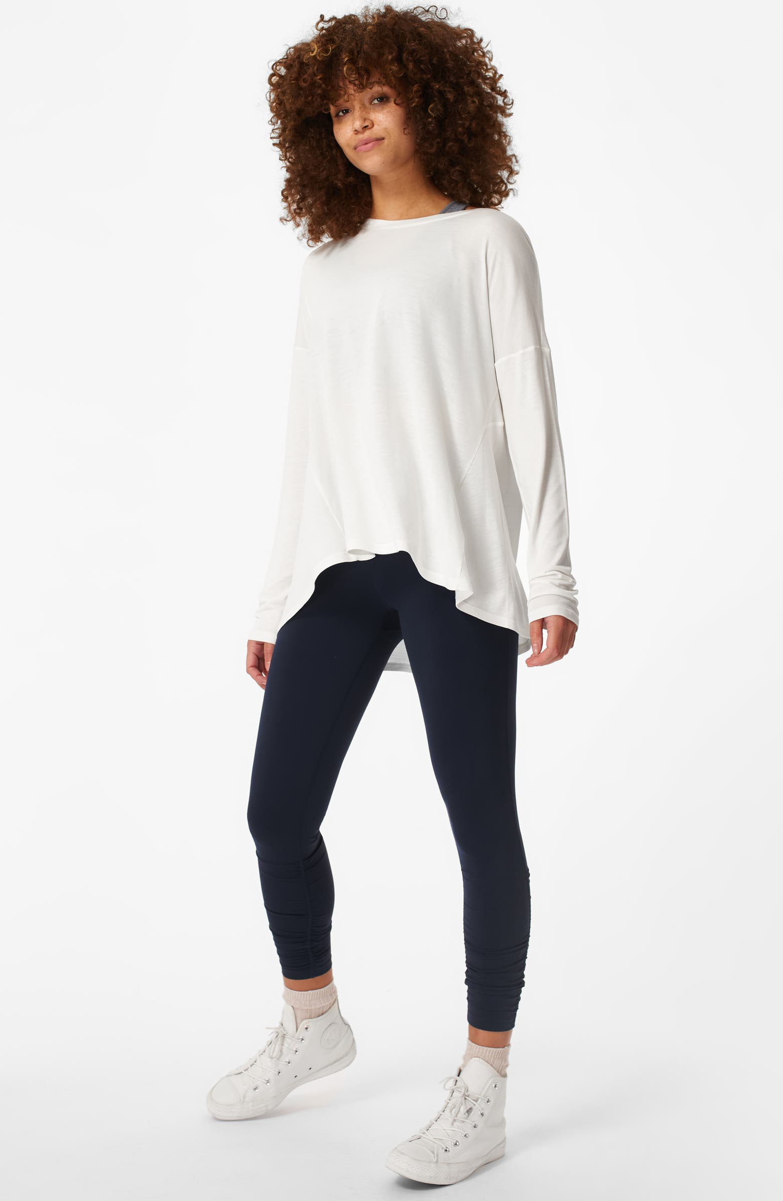  Shirts To Wear Over White Leggings